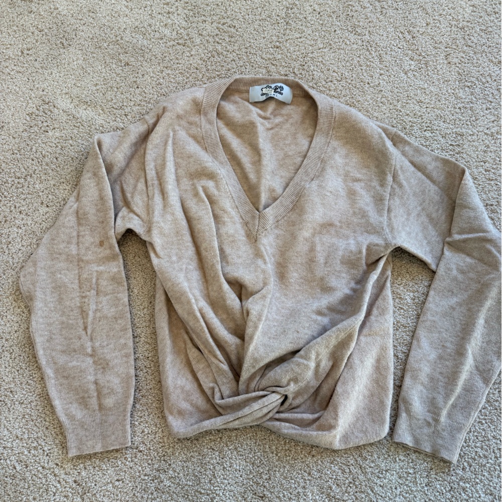 Vneck gathered front sweater
